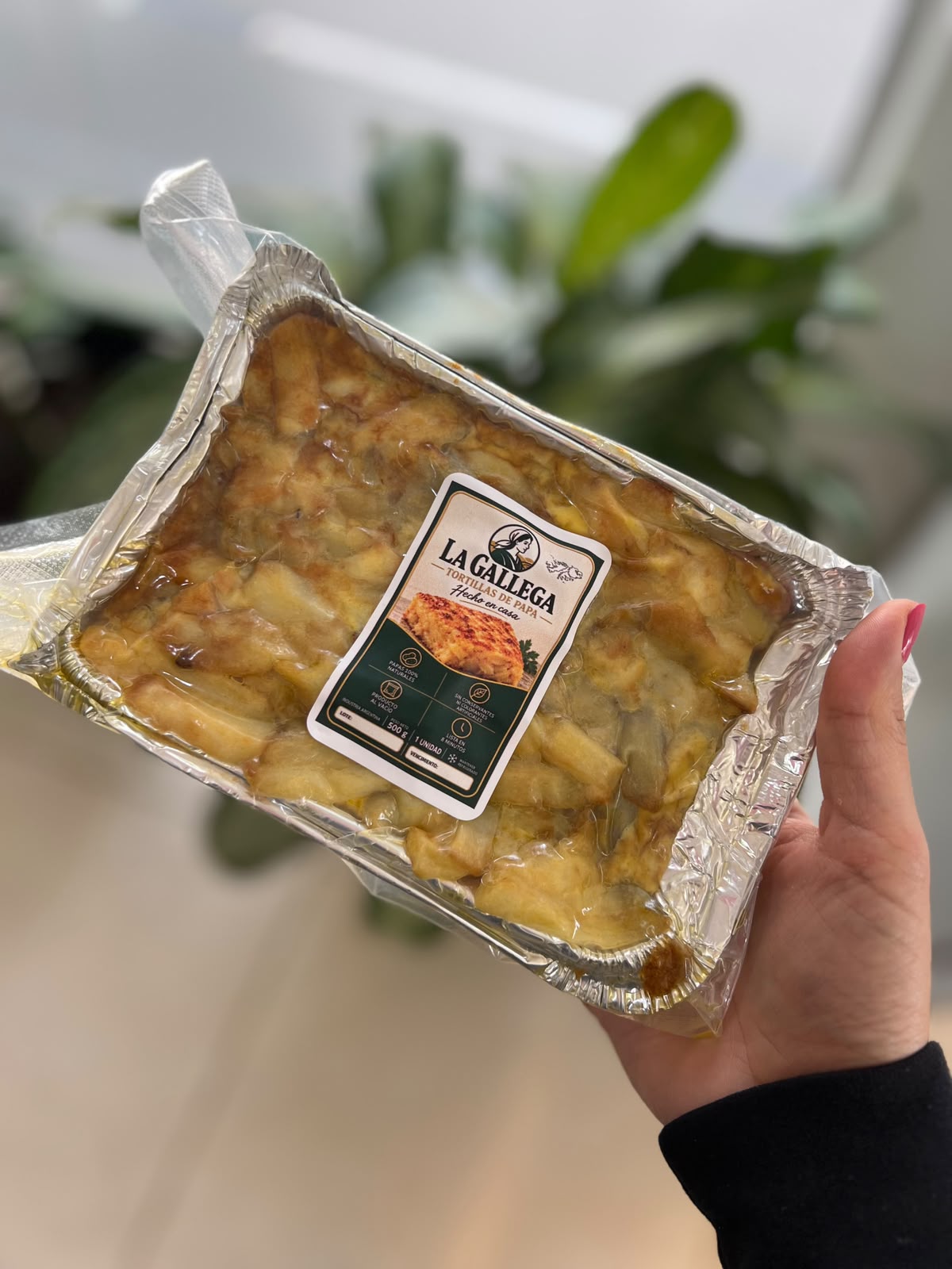 Tortilla de papa La Gallega en su envase con etiqueta de producto